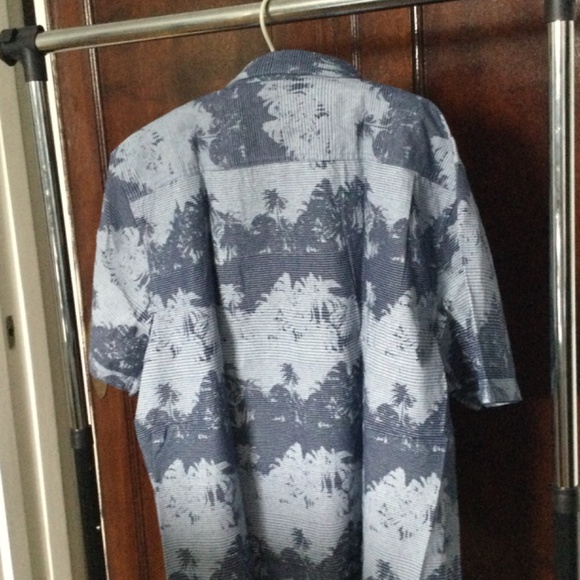 Tommy Bahama Pixel Palms Men’s Camp Shirt.  New - Picture 4 of 11
